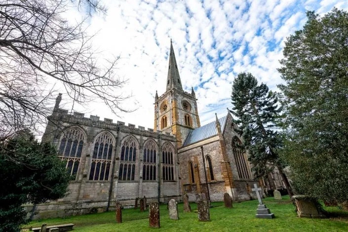 Trinity_Church_Shakespeares_Burial_Place-705x470