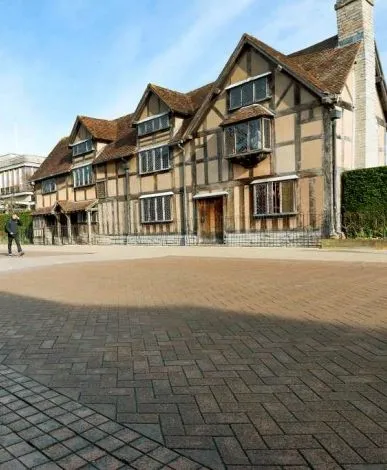 Shakespeares_Birthplace_Stratford-705x470