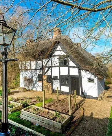 Brookside-Cottage-StratforduponAvon-Exterior-705x470