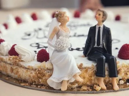 Wedding-cake-at-Burnside-Hotel.jpg