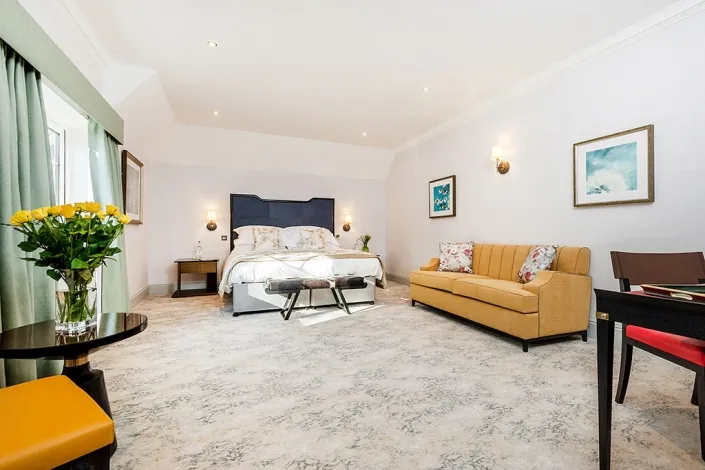 Burnside-Grand-SuperKing-Featured-Room-2-705x470