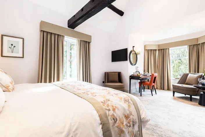 Burnside-Executive-King-Room-Featured-1-705x470