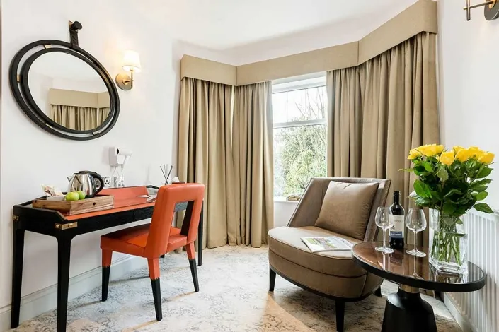 Executive-King-Room-Feature9-705x470