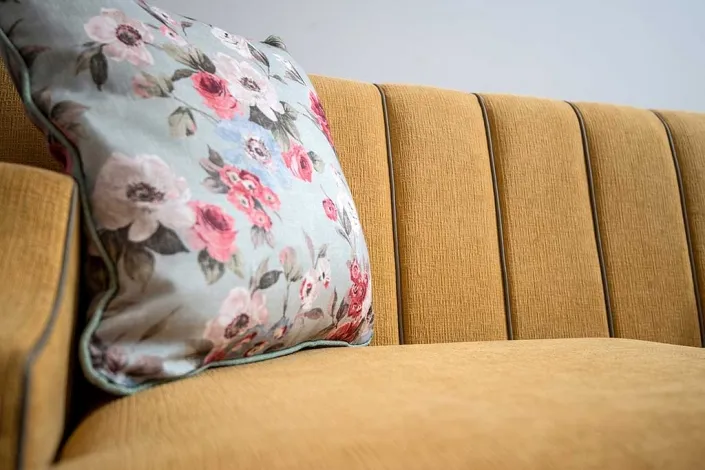 Grand-Super-King-Sofa2-705x470
