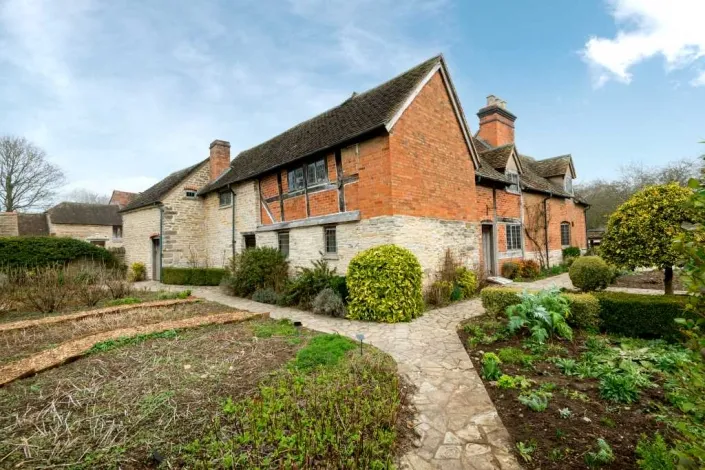 Mary_Ardens_Tudor_Farm-705x470
