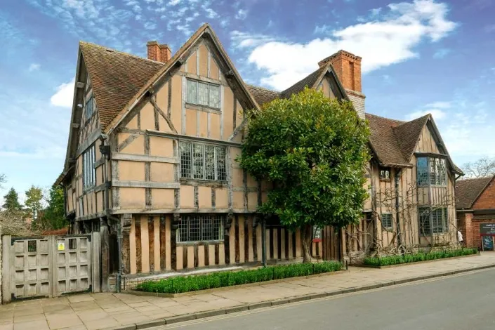 Shakespeares_Halls_Croft-705x470