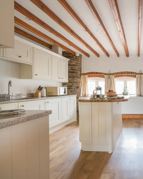 Cartwheel kitchen with exposed beams