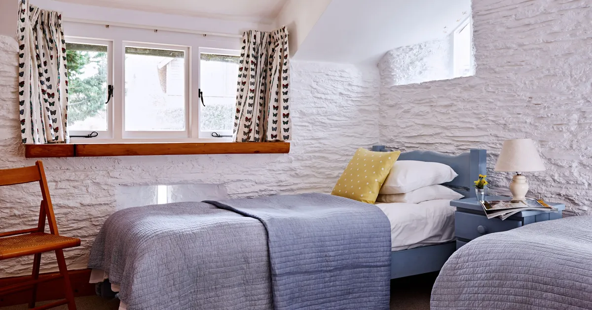 Twin bedroom with two single beds