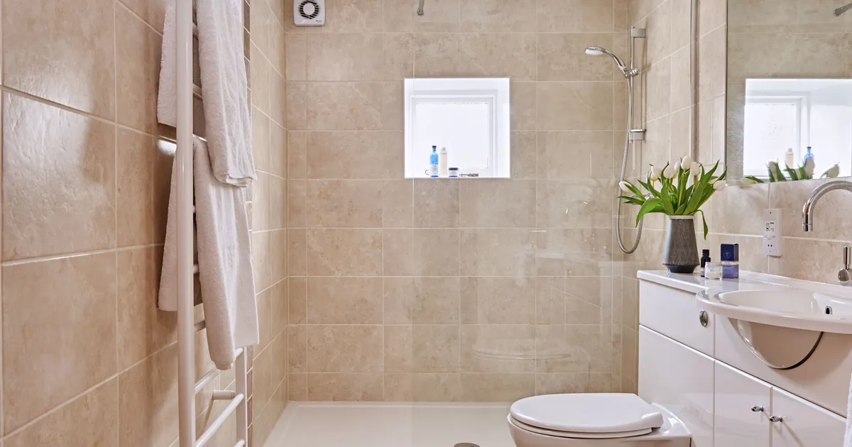 stables shower room with modern details