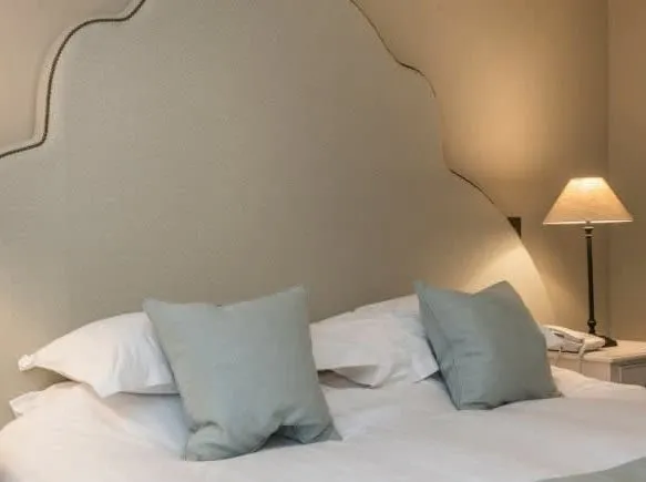 manor-deluxe-plus-bed-close-up (1)