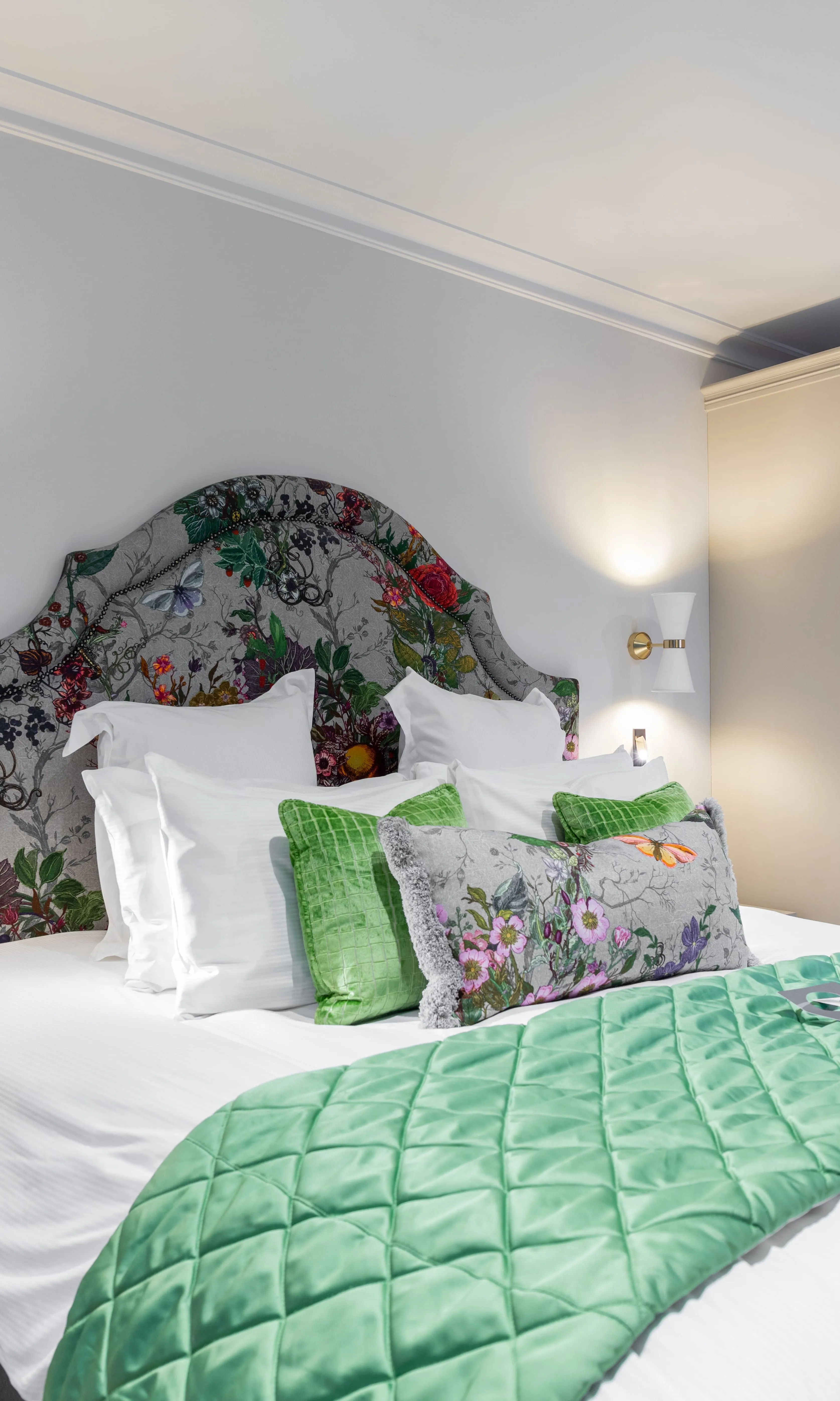 FEATURE ROOM Agapanthus