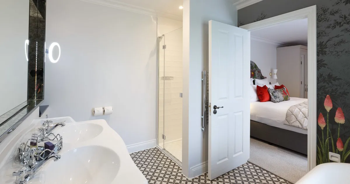 Kniphofia bathroom