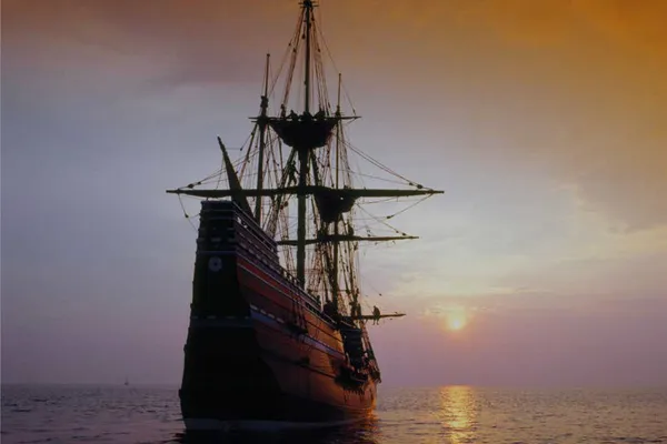 The Nare Mayflower body oil bottle